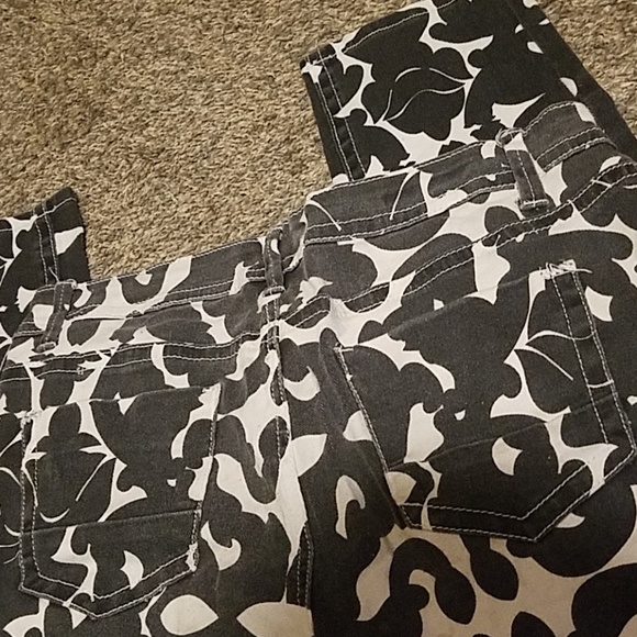 Black and white jeans - Picture 4 of 4